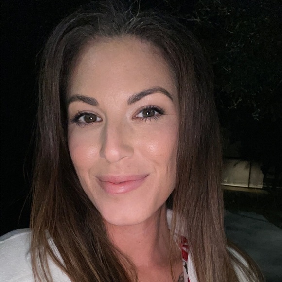 Meet your Posher, Lauren - Picture 5 of 6